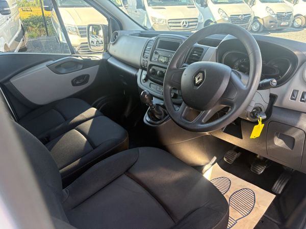 Renault Trafic 394998875