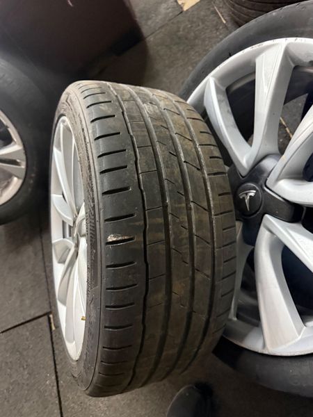 19 INCH TESLA ALLOYS WITH TYRES 5x114 395010130