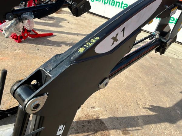 New / unused Quicke X1 front loader....1284. 395268191