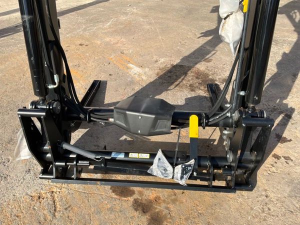 New / unused Quicke X1 front loader....1284. 395268193