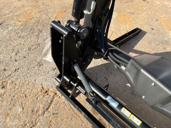 New / unused Quicke X1 front loader....1284. 395268194