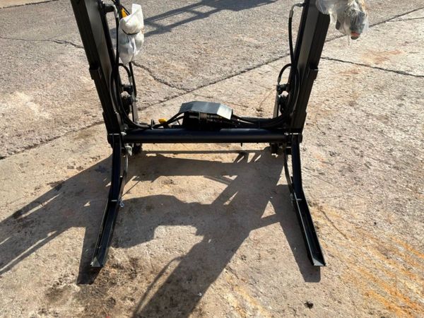 New / unused Quicke X1 front loader....1284. 395268198