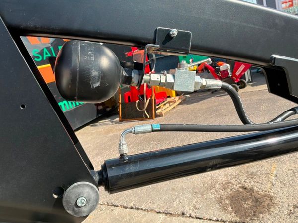 New / unused Quicke X1 front loader....1284. 395268202
