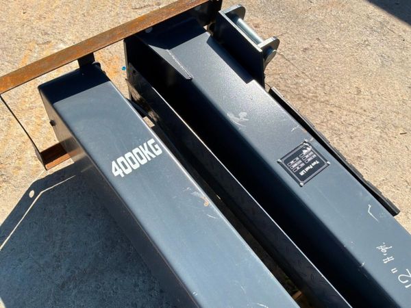 New / unused 4000kg two post vehicle lift......... 395309319