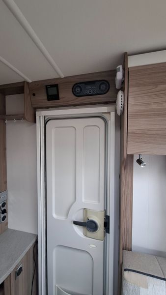 Swift Lifestyle Island Bed Caravan 395428710