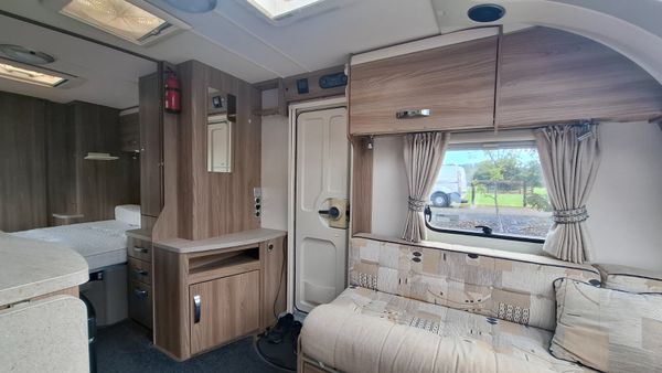 Swift Lifestyle Island Bed Caravan 395428711