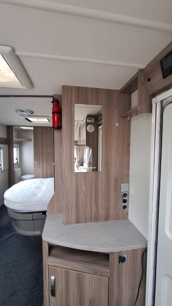 Swift Lifestyle Island Bed Caravan 395428713