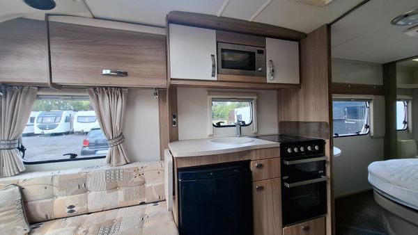 Swift Lifestyle Island Bed Caravan 395428715
