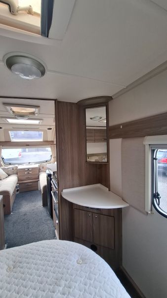 Swift Lifestyle Island Bed Caravan 395428716