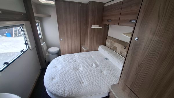 Swift Lifestyle Island Bed Caravan 395428718