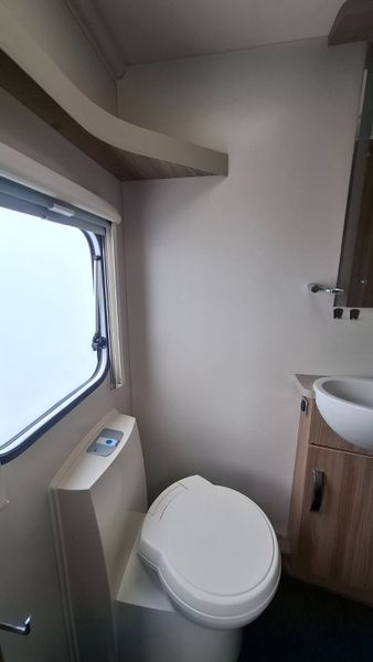 Swift Lifestyle Island Bed Caravan 395428720