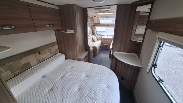 Swift Lifestyle Island Bed Caravan 395428721