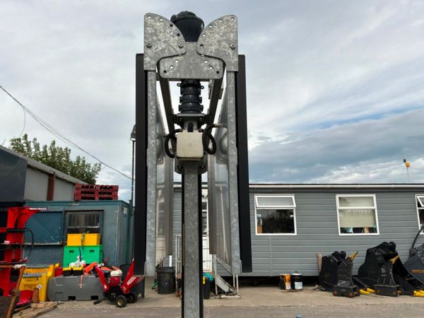 Bartco CCTV solar power tower platform / trailer.. 395433885