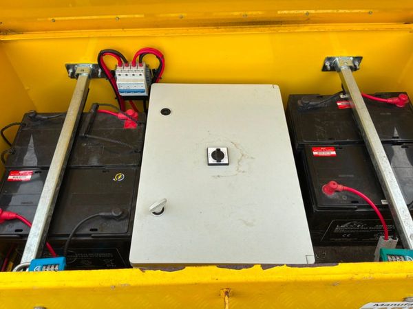 Bartco CCTV solar power tower platform / trailer.. 395433889