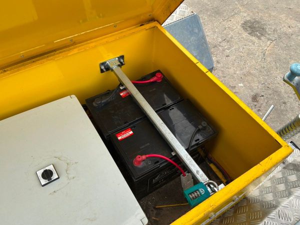 Bartco CCTV solar power tower platform / trailer.. 395433890