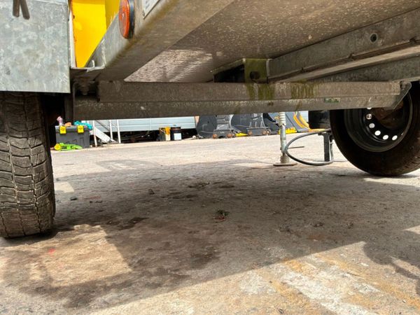 Bartco CCTV solar power tower platform / trailer.. 395433895