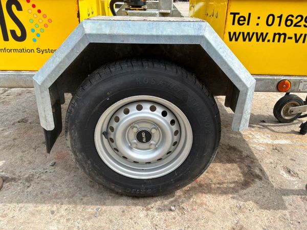 Bartco CCTV solar power tower platform / trailer.. 395433897