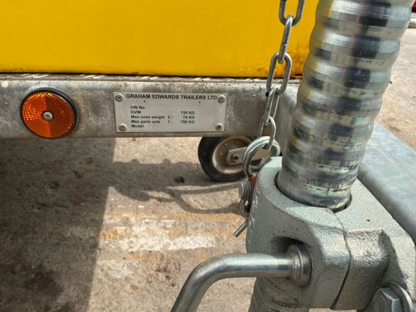 Bartco CCTV solar power tower platform / trailer.. 395433899