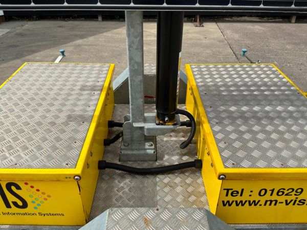 Bartco CCTV solar power tower platform / trailer.. 395433910