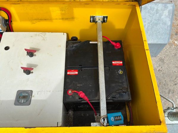 Bartco CCTV solar power tower platform / trailer.. 395433936