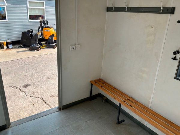 10 x 8  Vandalproof site cabin / home office.....8 395654252
