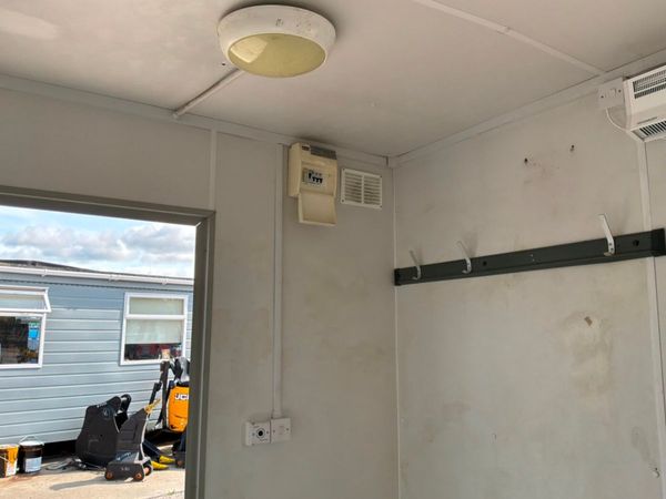 10 x 8  Vandalproof site cabin / home office.....8 395654254
