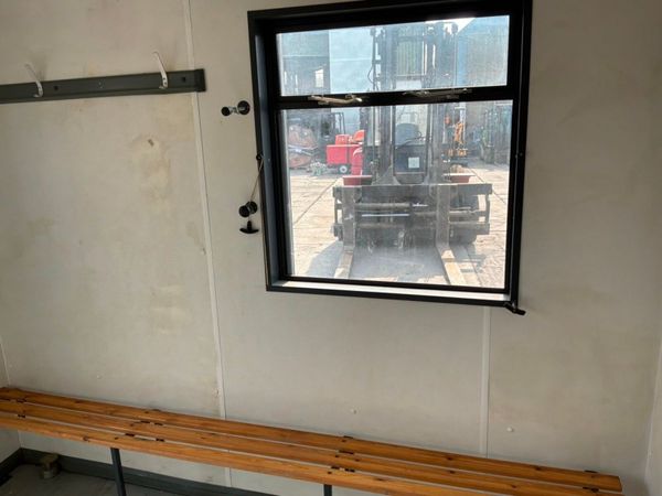10 x 8  Vandalproof site cabin / home office.....8 395654256