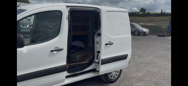 2017 Peugeot partner fresh cvrt & low mileage 395657041