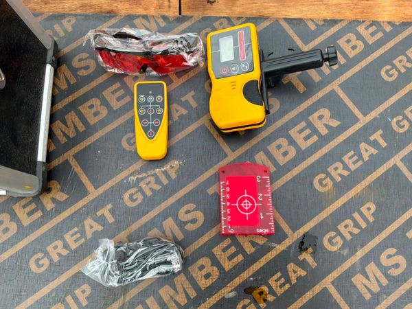 New / unused self adjusting,  builders lazer level 395676240