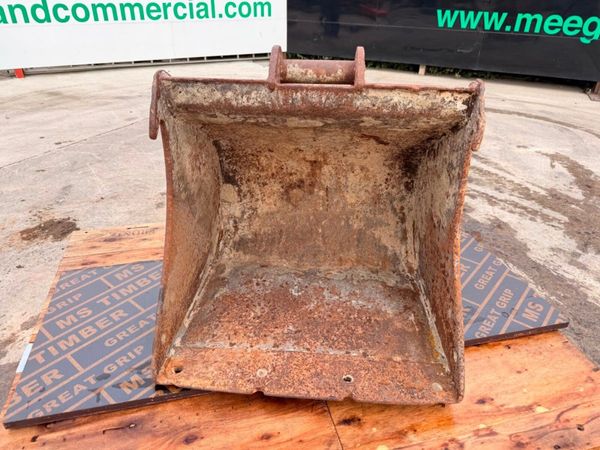 24" gummy bucket 4-6 ton ....45mm pins .....277 395787359