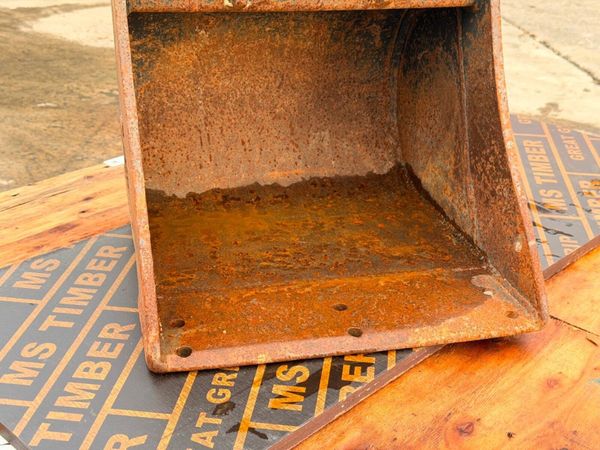 18" digging bucket ....30mm pins .....1070 395787315