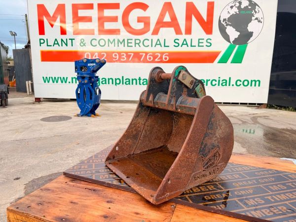 18" digging bucket ....30mm pins .....1070 395787318