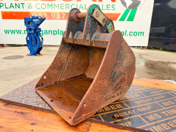 18" digging bucket ....30mm pins .....1070 395787319