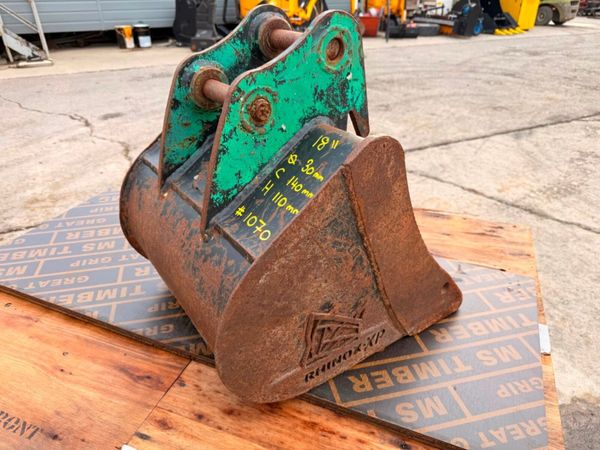 18" digging bucket ....30mm pins .....1070 395787326