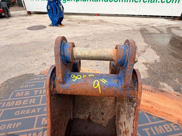9" strickland bucket ....30mm pins.....1071 395787337