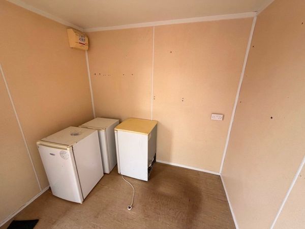 20 x 9 open plan site office....3911 395835863