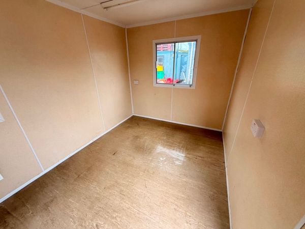 20 x 9 open plan site office....3911 395835901