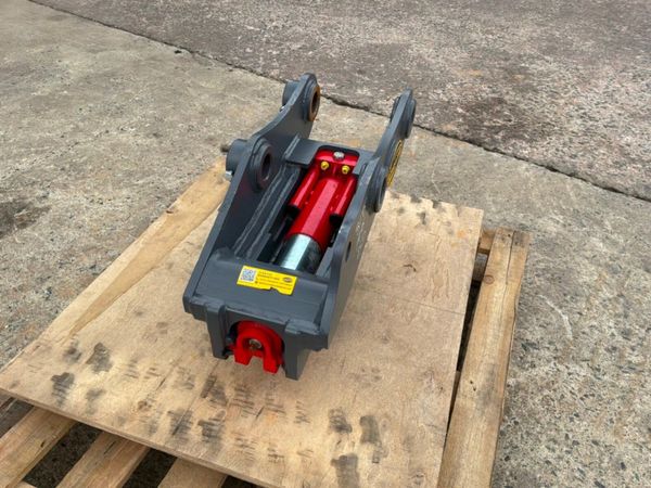 New / unused Strickland quick hitch......50mm pins 395988185