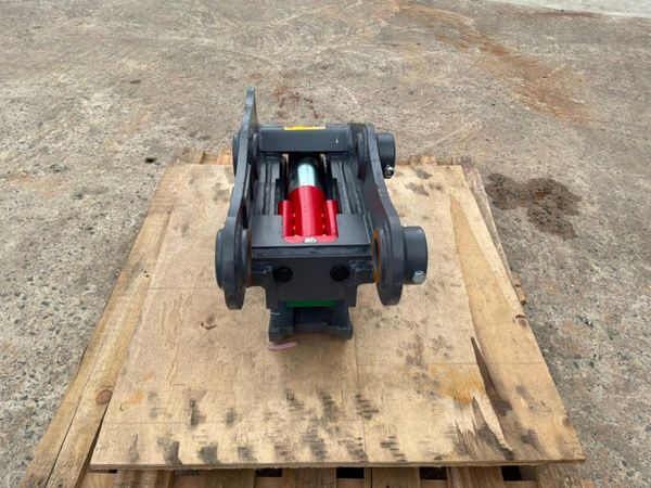 New / unused Strickland quick hitch......50mm pins 395988189