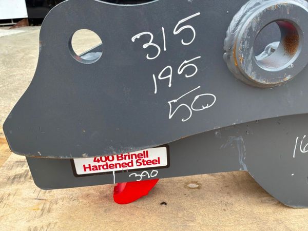 New / unused Strickland quick hitch......50mm pins 395988192