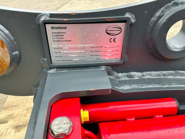 New / unused Strickland quick hitch......50mm pins 395988202