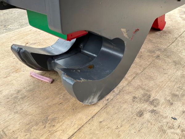 New / unused Strickland quick hitch......50mm pins 395988203