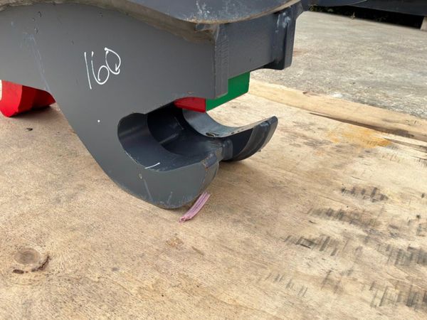 New / unused Strickland quick hitch......50mm pins 395988206