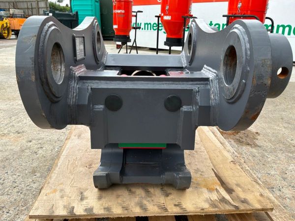 New / unused Strickland quick hitch...100mm pins.. 395916648