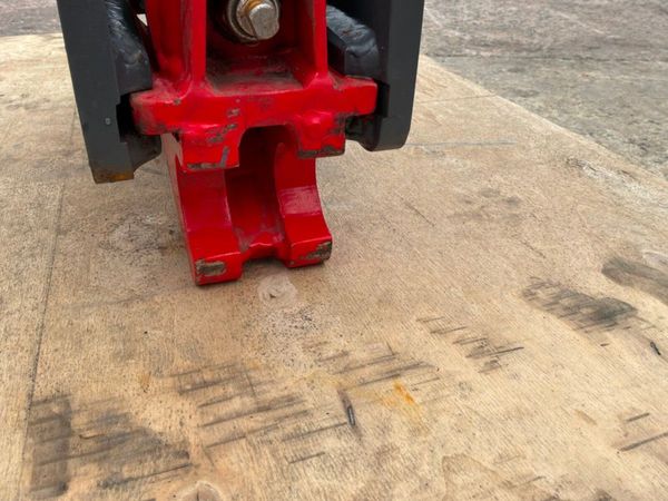 New / unused Strickland quick hitch...45mm pins... 395923697