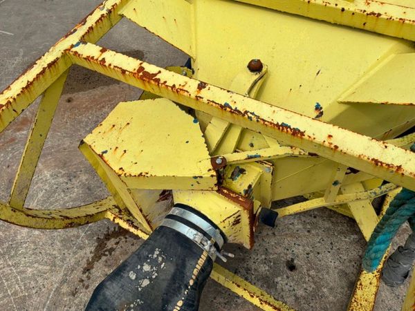 Conquip 2000 litres Concrete pouring skip........1 396023240