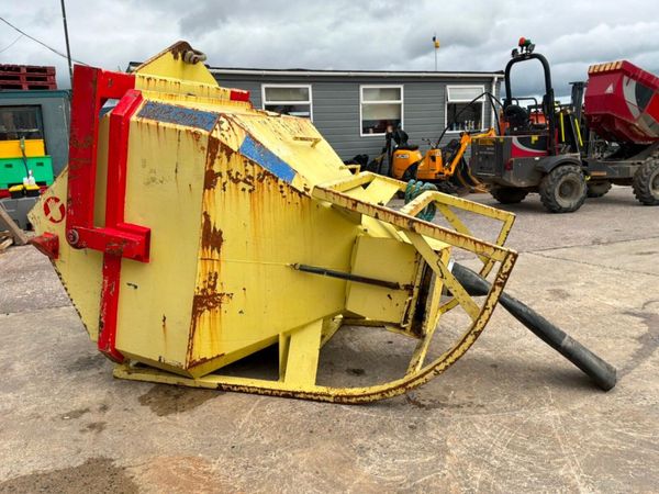 Conquip 2000 litres Concrete pouring skip........1 396023229