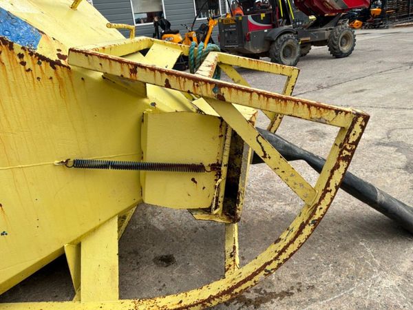 Conquip 2000 litres Concrete pouring skip........1 396023230