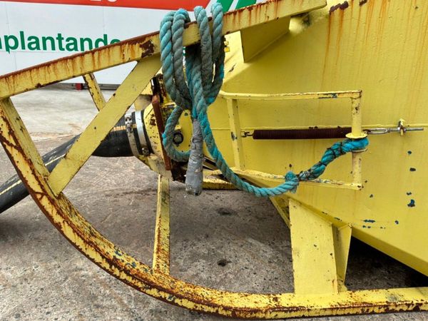 Conquip 2000 litres Concrete pouring skip........1 396023231