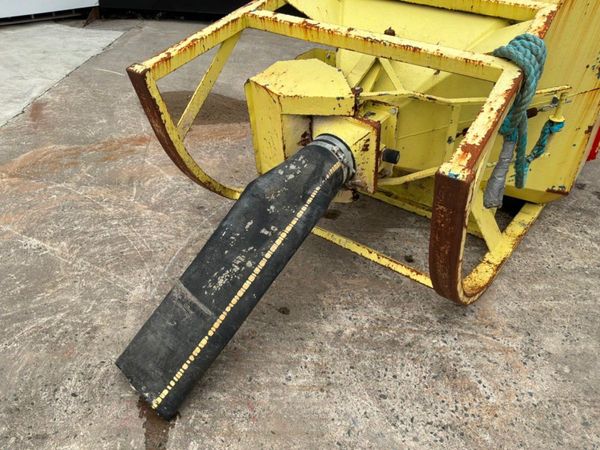 Conquip 2000 litres Concrete pouring skip........1 396023232